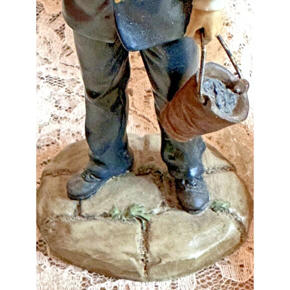 Vintage Harbour Lights Days Gone By "Keepers Chores" 1999 DG102 #366 Detailed - Picture 3 of 8